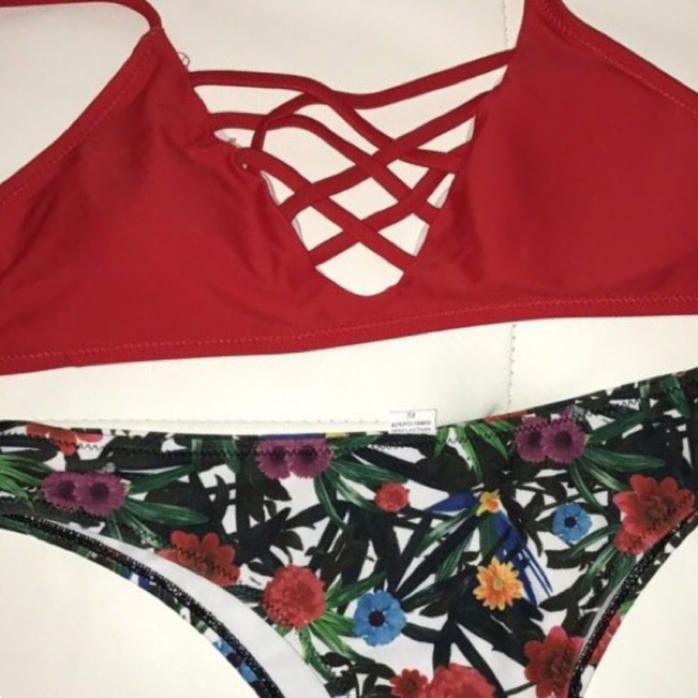 CLAIRE Red & Floral Bikini - Picture 4 of 4
